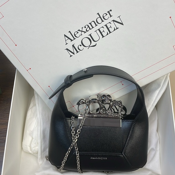 Alexander McQueen Black Leather Knuckle Clutch - Picture 7 of 7